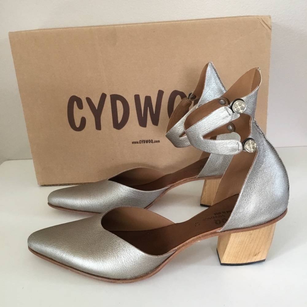 NIB CYDWOQ Champagne Shimmer Heels (9 & 10)